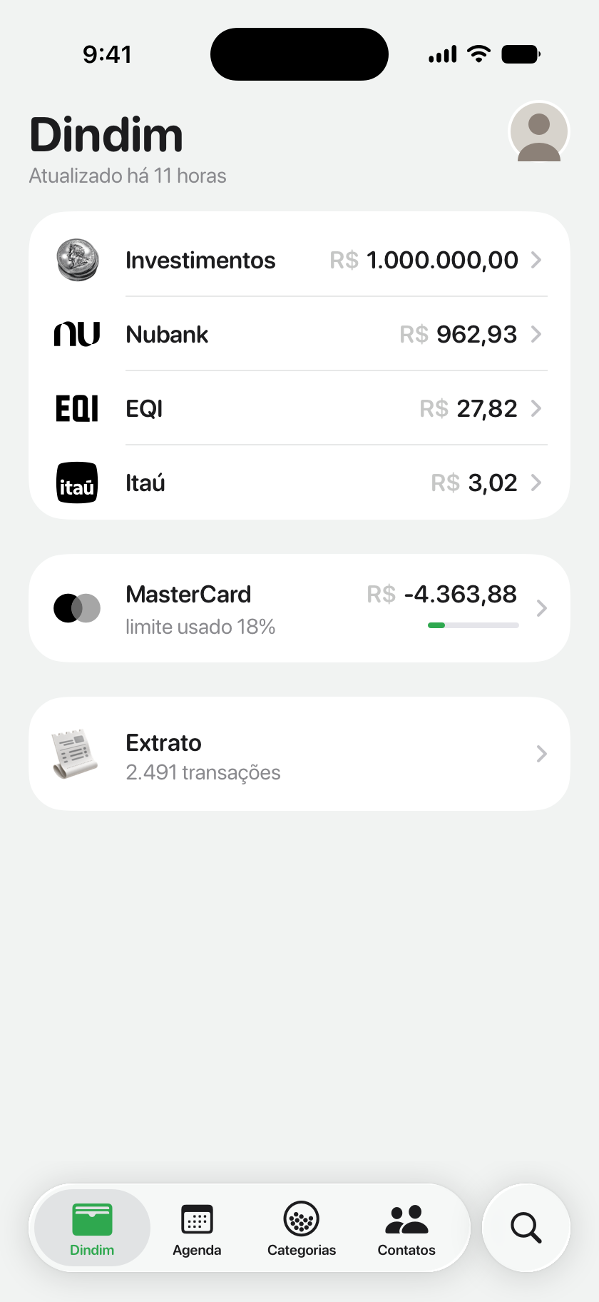 A tela inicial do Dindim: as contas de investimento, Nubank, EQI e Itaú com seus saldos, o cartão MasterCard com o limite usado e o extrato com todas as transações.